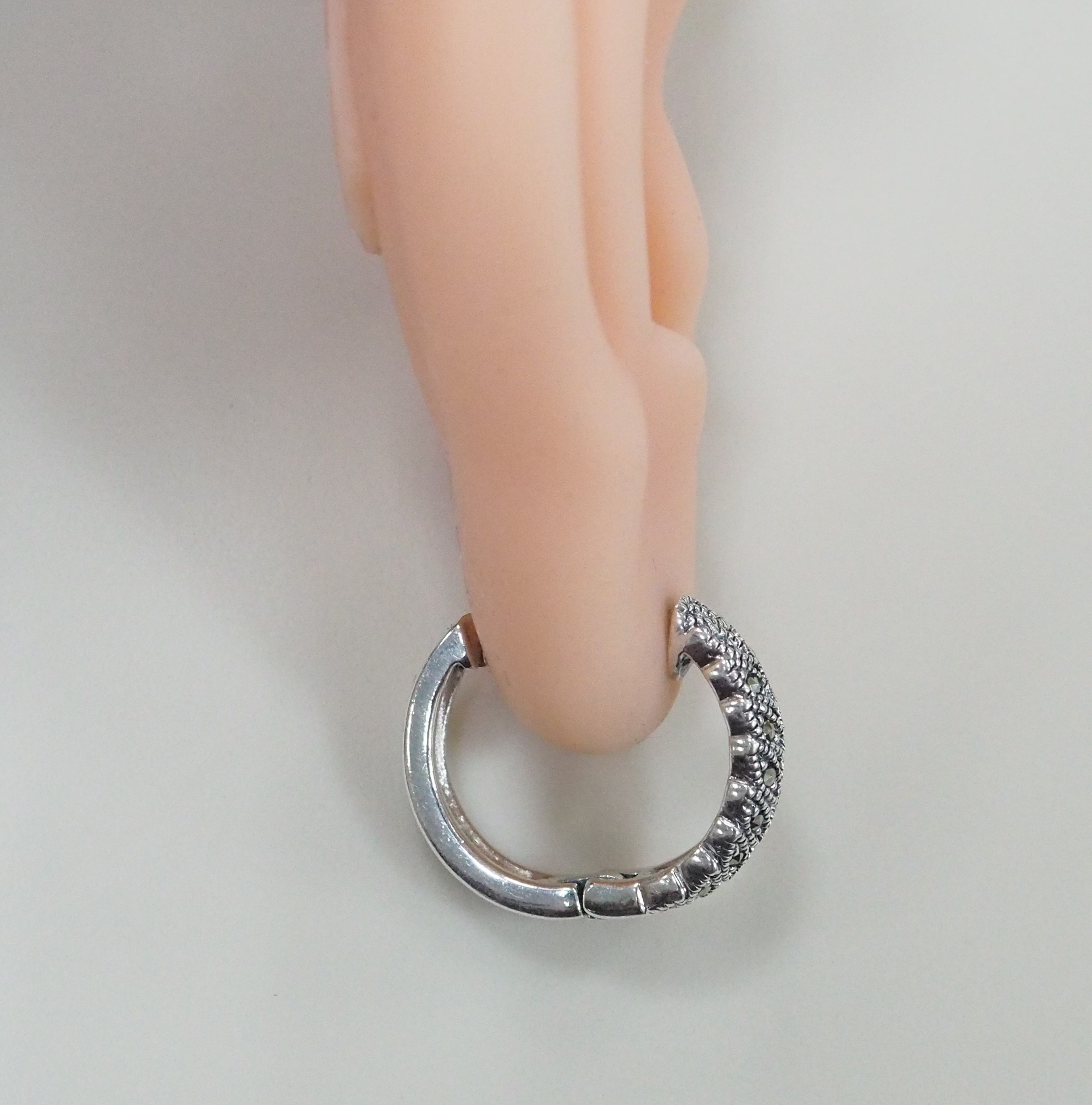 Серебряные серьги-конго с марказитами